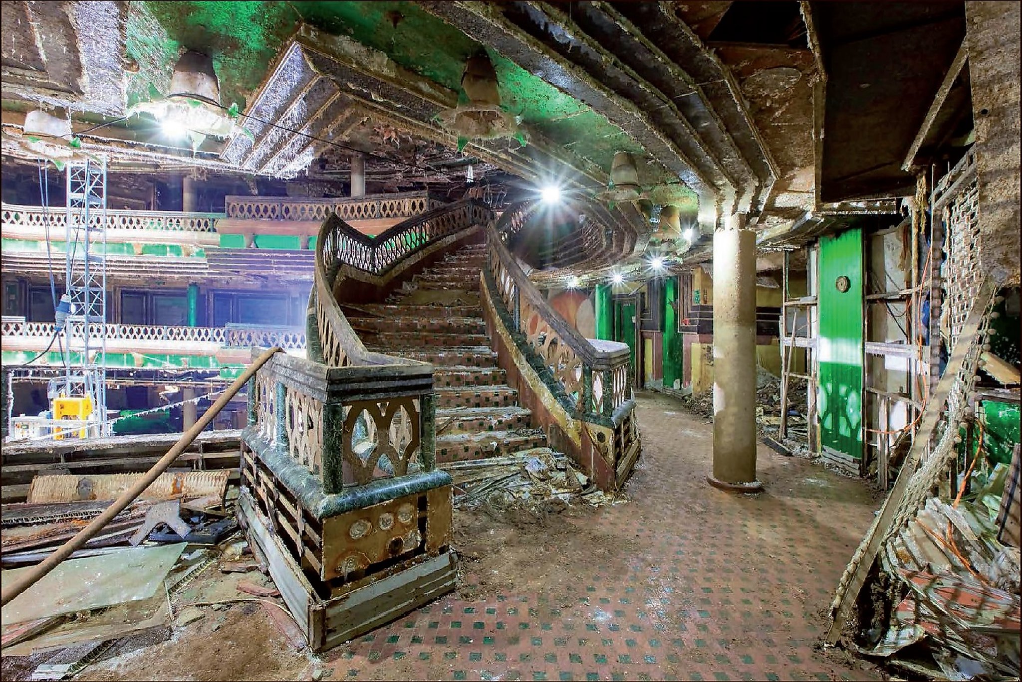 Eerie Photos Show Abandoned Costa Concordia Cruise Ship