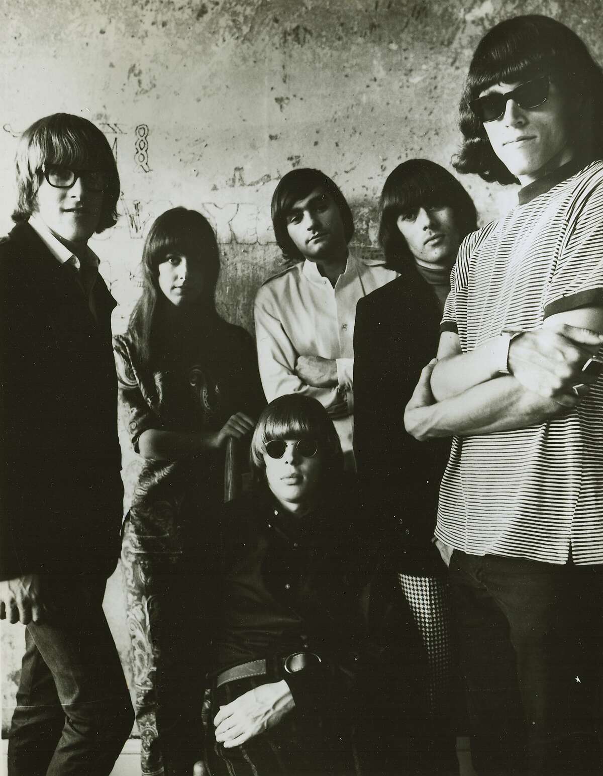 rockroll_144_6.jpg 1968- Jefferson Airplane. Standing left to right: Paul Kantner, Grace Slick, Marty Balin, Spencer Dryden, Jorma Kaukonen. Seated: Jack Casady /