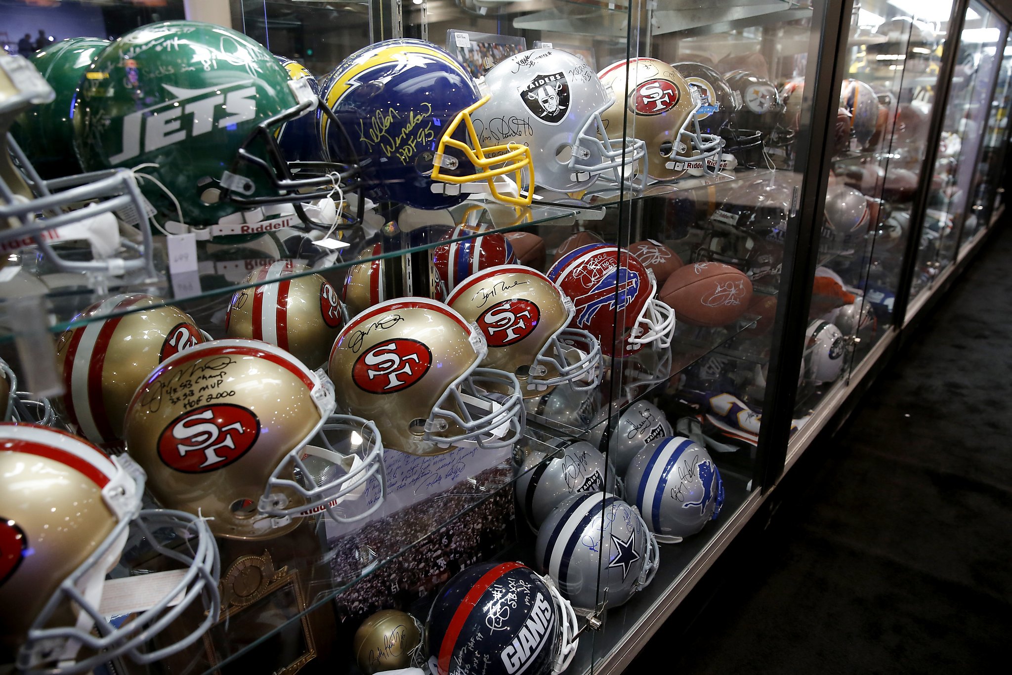 NFL Experience creates ties with big game