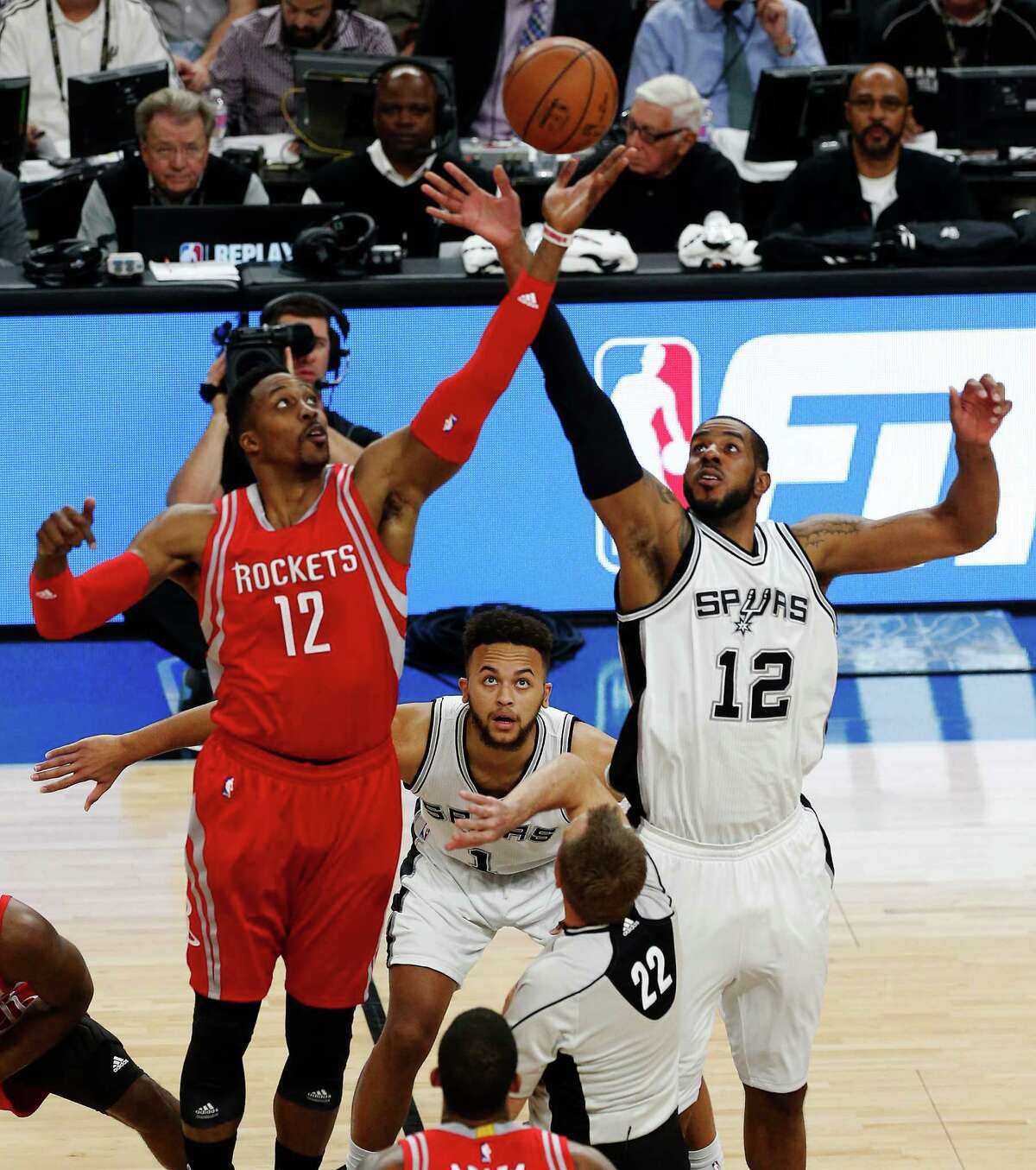 Spurs' LaMarcus Aldridge (12) and Houston Rocket's Dwight Howard (12) compete for the tipoff at the AT&T Center on Wednesday, Jan. 27, 2016. (Kin Man Hui/San Antonio Express-News)