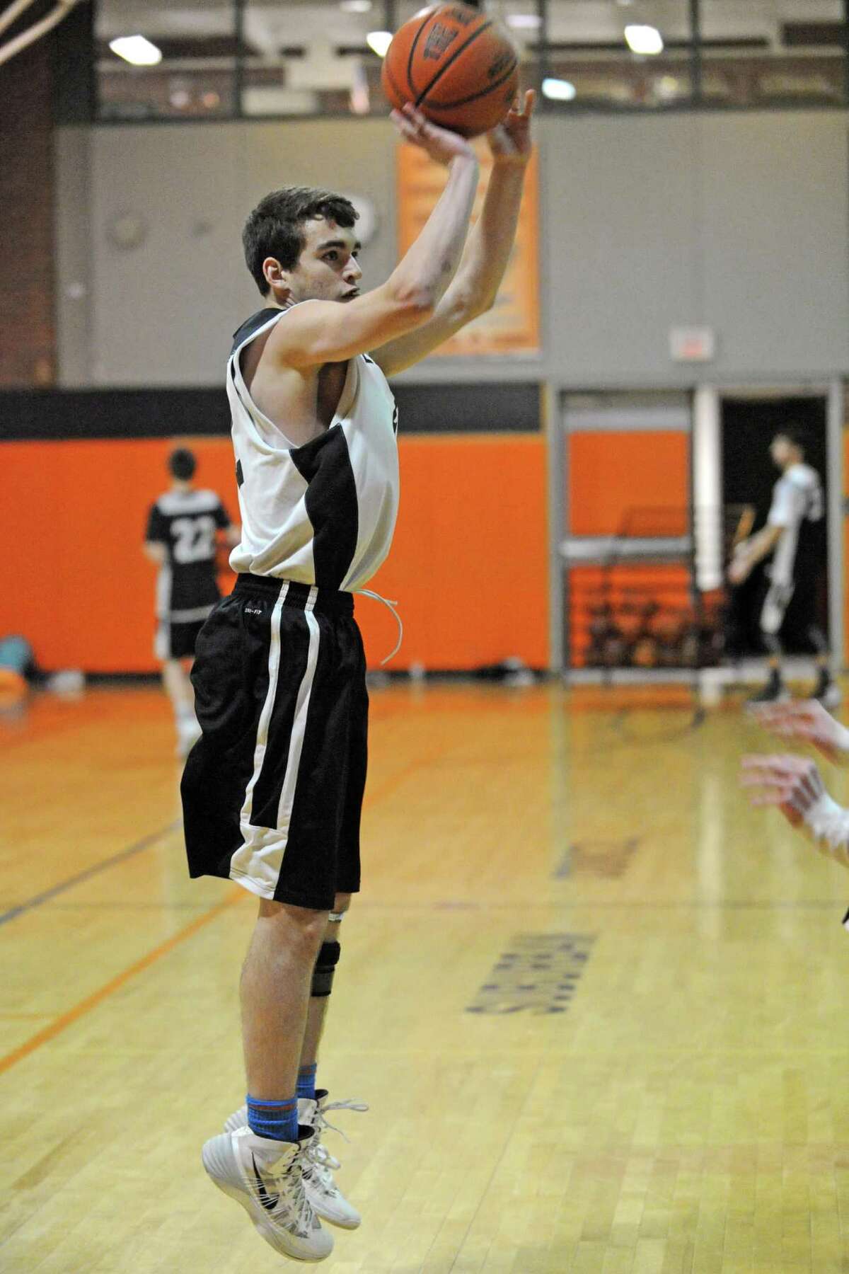 Playing through torn ACL, Bethlehem High senior inspires boys