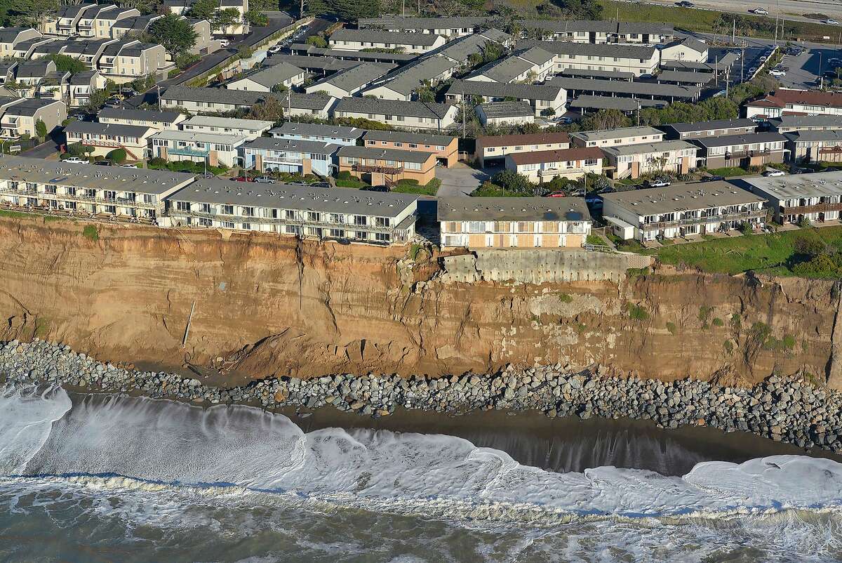 Precarious Pacifica cliffside apartments to be demolished Tuesday