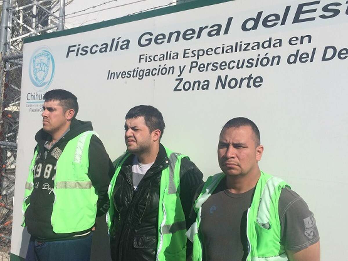 Chihuahua state police captured Carlos "El Charly" Nivardhy Hernandez de la Rosa, an alleged leader of a local Sinaloa cartel cell, at a motel in Juárez, the Chihuahua attorney general's office announced Friday. Investigators also nabbed Luis Fernando "El Tontín" Mendez Delgado and Daniel Andres "El Grande" Chavez Muñoz, two suspected hitmen for the cell.
