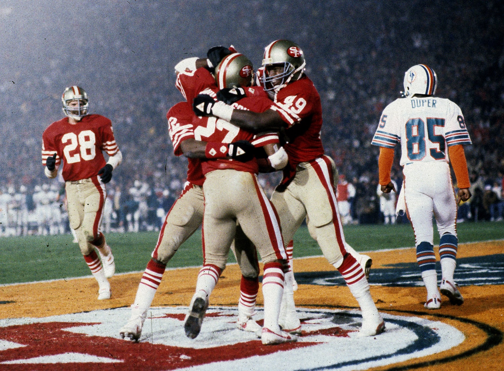 21 Jan 1985: Quarterback Joe Montana of the San Francisco 49ers on the  sideline during the Niners 38-16 victory over the Miami Dolphins in Super  Bowl XIX at Stanford Stadium in Stanford