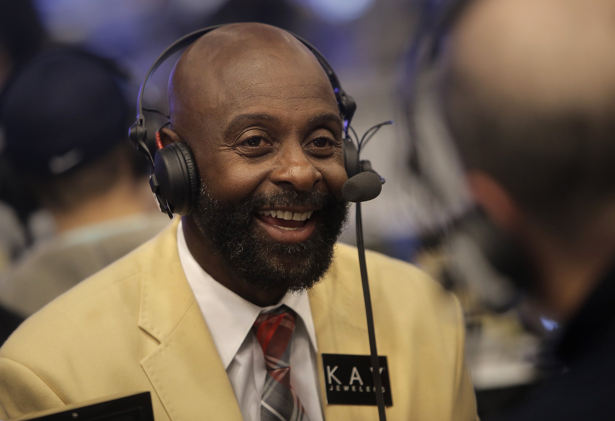 Look: Jerry Rice's Outfit Is Going Viral On Sunday - The Spun: What's  Trending In The Sports World Today