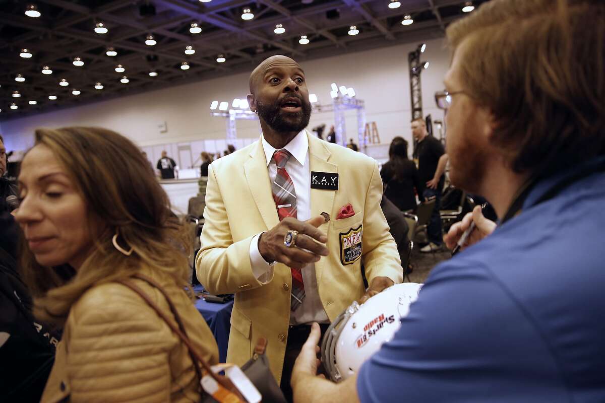 Hall of Famer Jerry Rice suits up for practice with 49ers