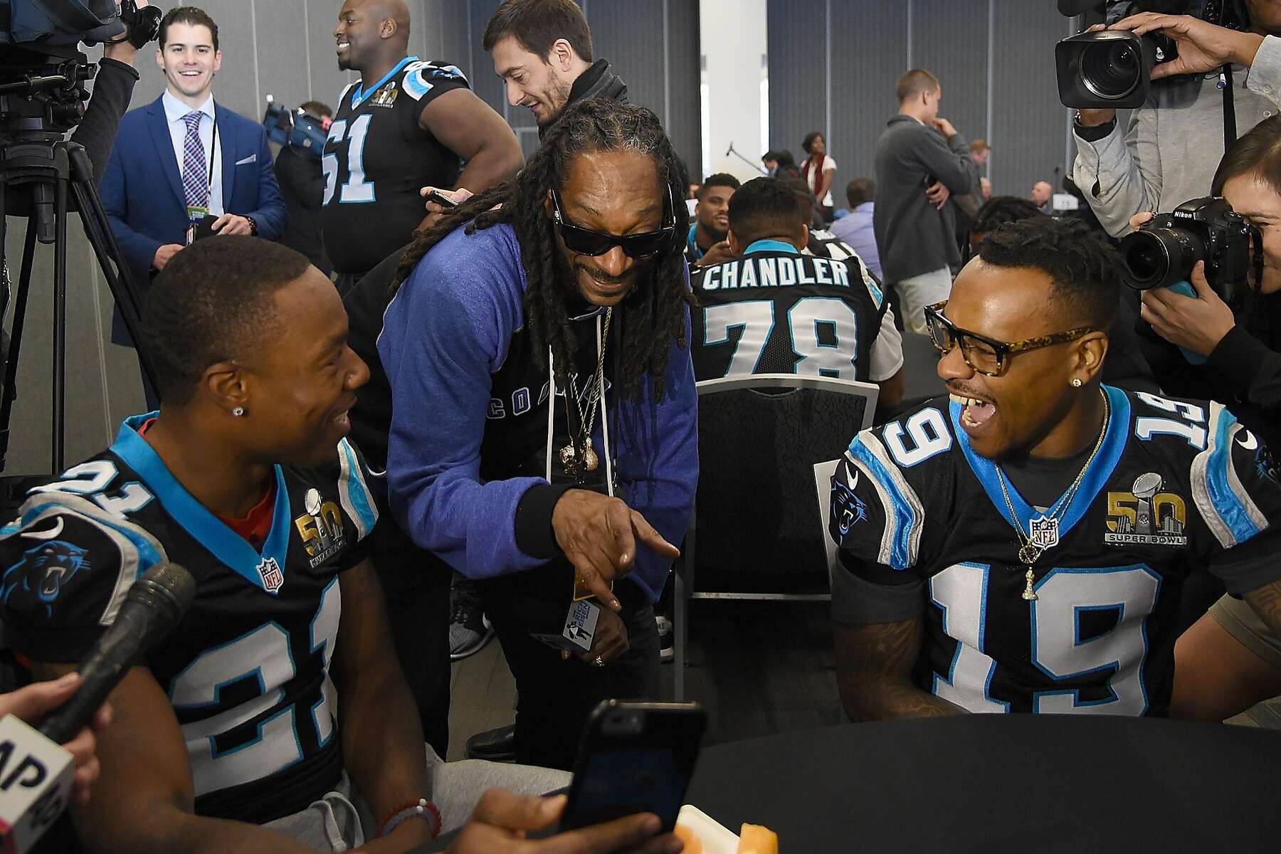 Snoop Dogg, mike in hand, plays Super Bowl reporter