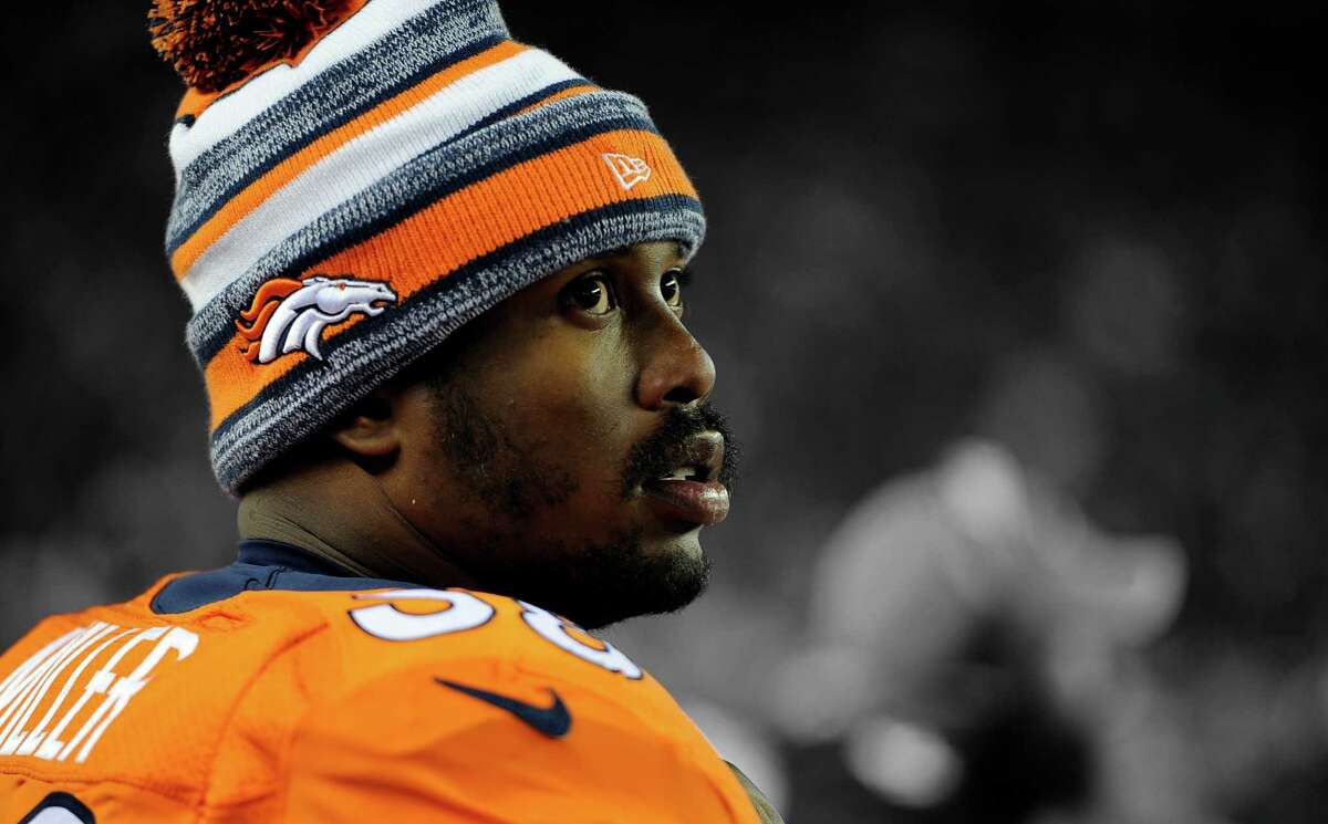 LOOK: Broncos LB Von Miller wears a dreadlocks wig for final day