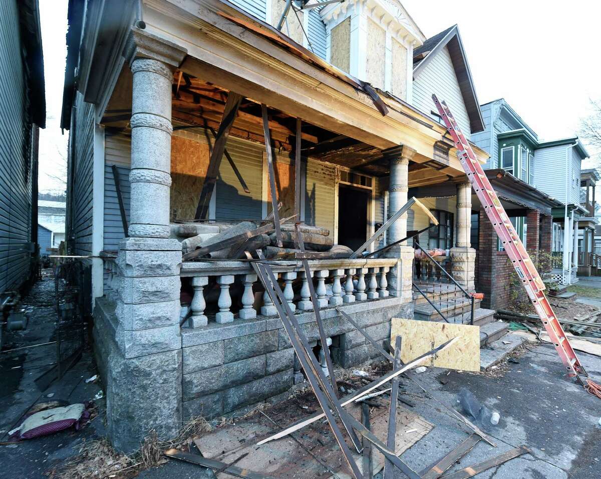 Fire damages Troy home