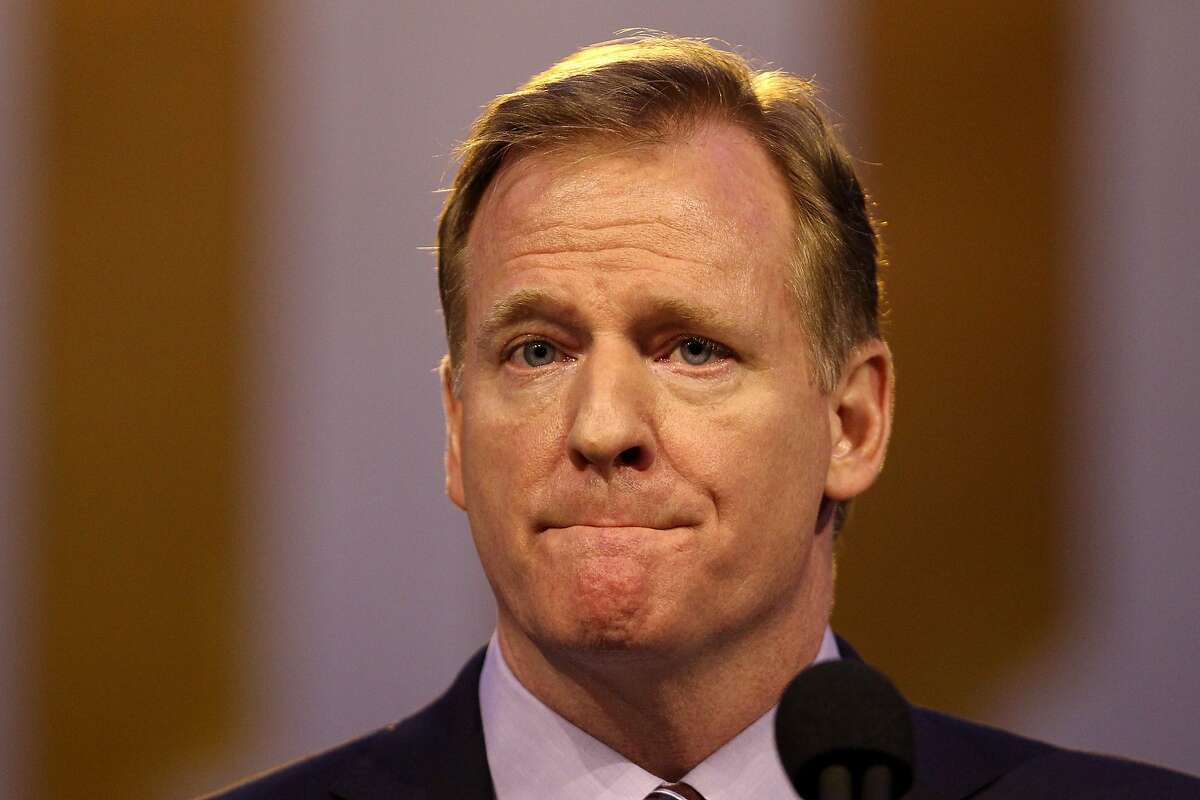 SAN FRANCISCO, CA - FEBRUARY 05: NFL Commissioner Roger Goodell speaks during a press conference prior to Super Bowl 50 at the Moscone Center West on February 5, 2016 in San Francisco, California. (Photo by Mike Lawrie/Getty Images)