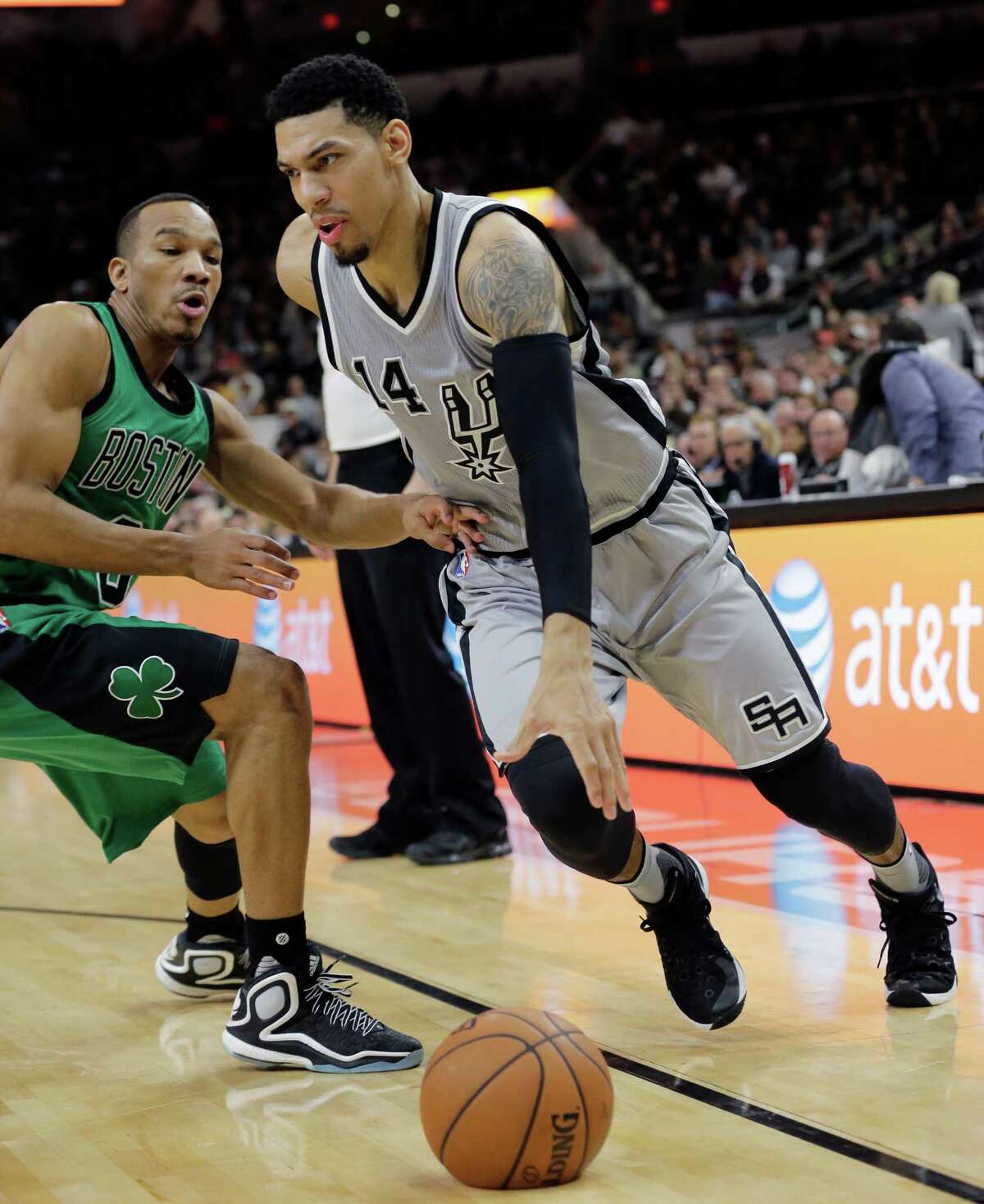 San Antonio Spurs: LaMarcus Aldridge shows off All-Star Game sneakers