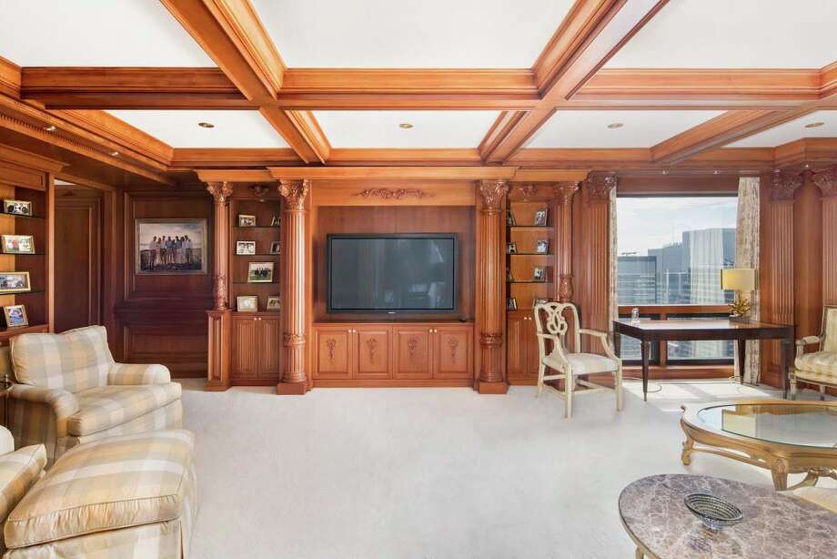 Cristiano Ronaldo Reportedly Eyeing Second Apartment In Trump Tower Soccer Player Cristiano Ronaldo Is Reportedly Looking To Purchase This Luxury Apartment In Trump Tower