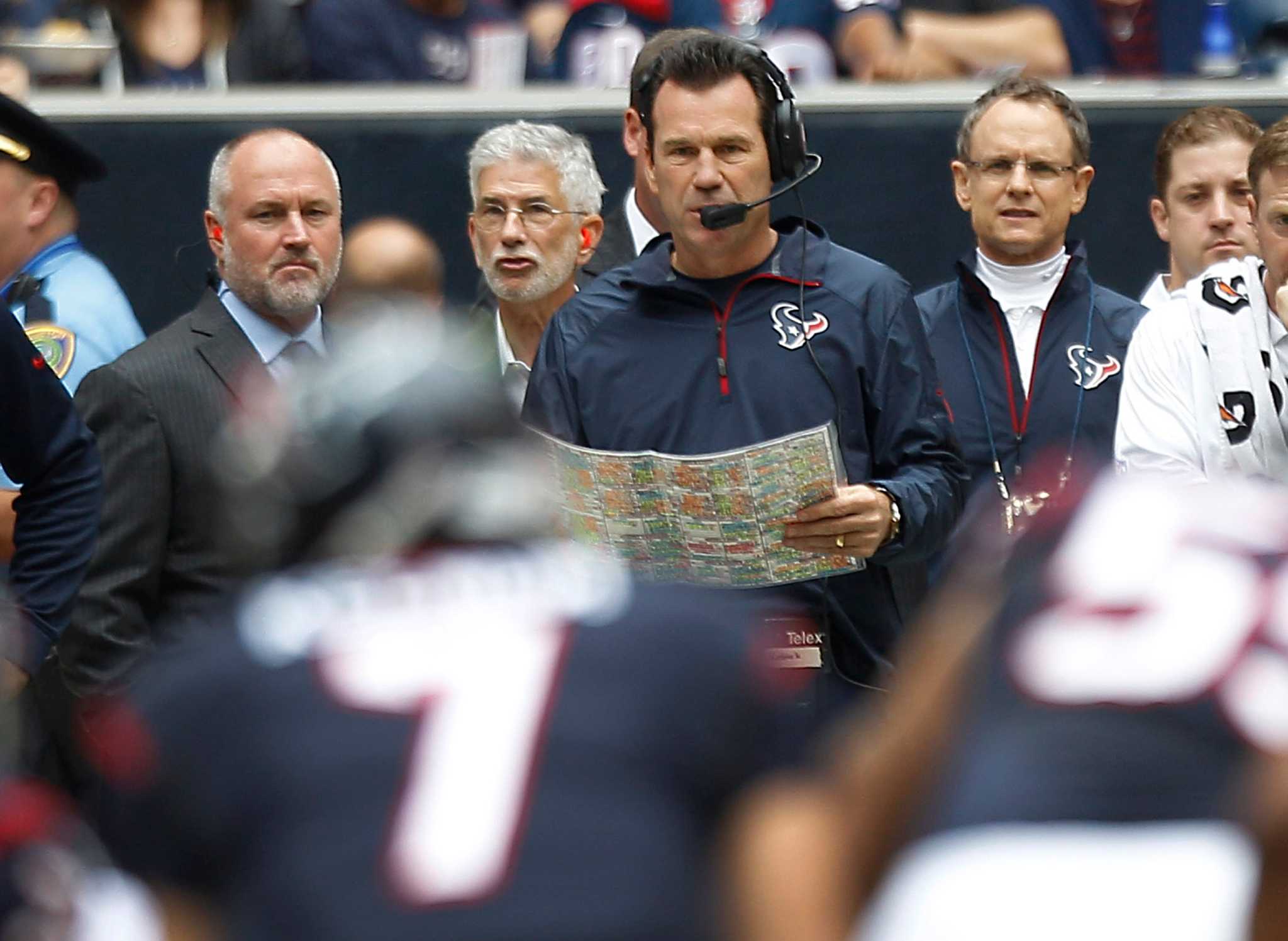 Baltimore Ravens assistant coach Gary Kubiak talks with