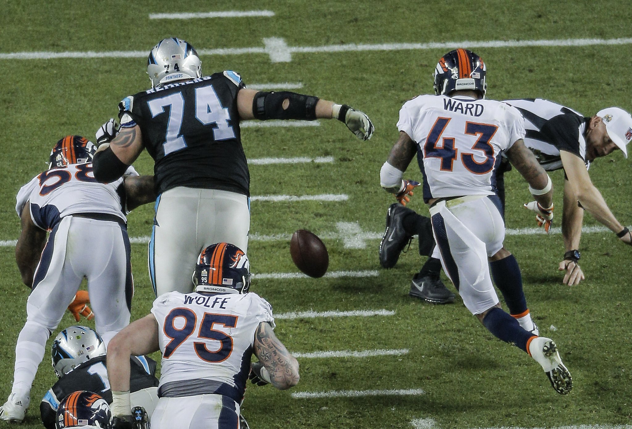 Denver Broncos tight end Owen Daniels and quarterback Peyton Manning  celebrate C.J. Anderson's two yard touchdown against the Carolina Panthers  in the fourth quarter of Super Bowl 50 in Santa Clara, California