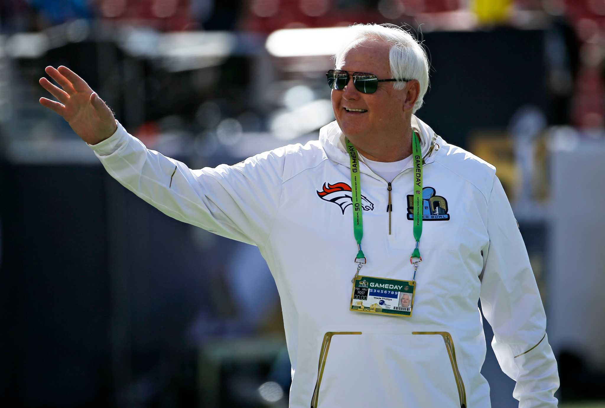 After mistake, Wade Phillips receives his right Super Bowl ring