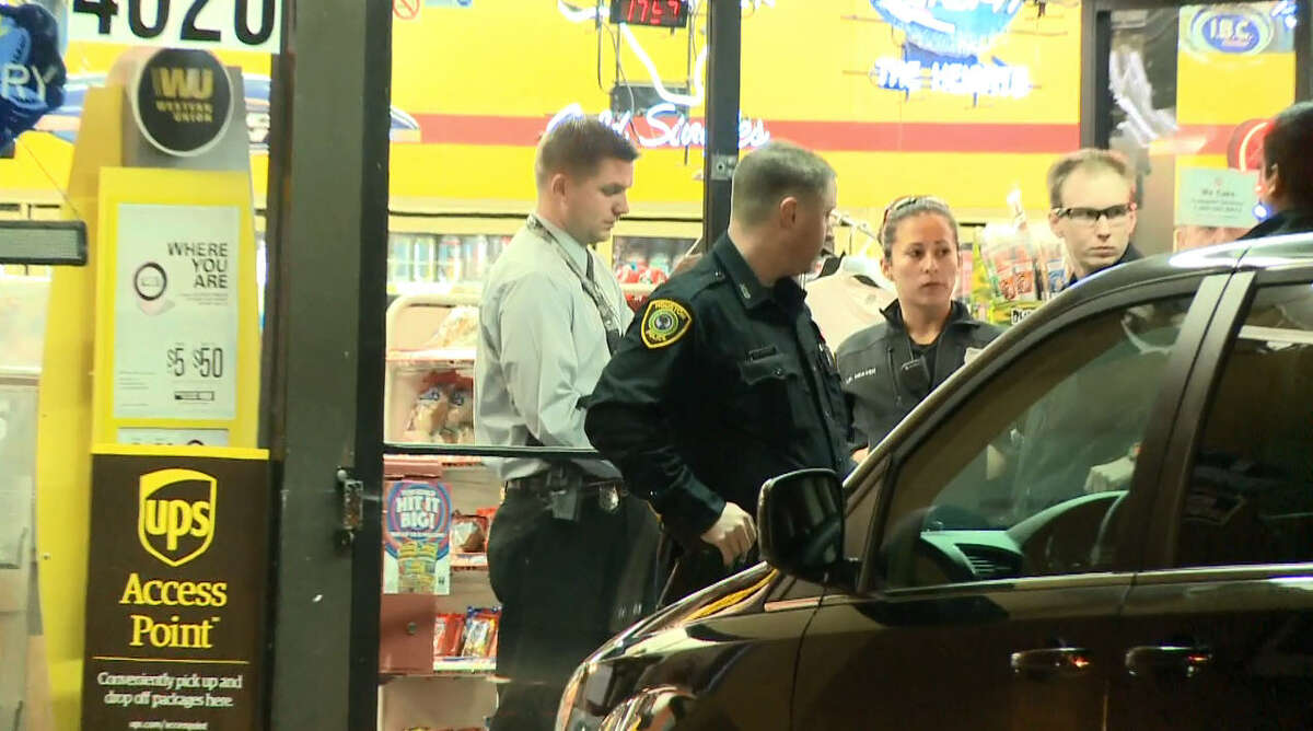 Clerk killed in store robbery in N. Houston