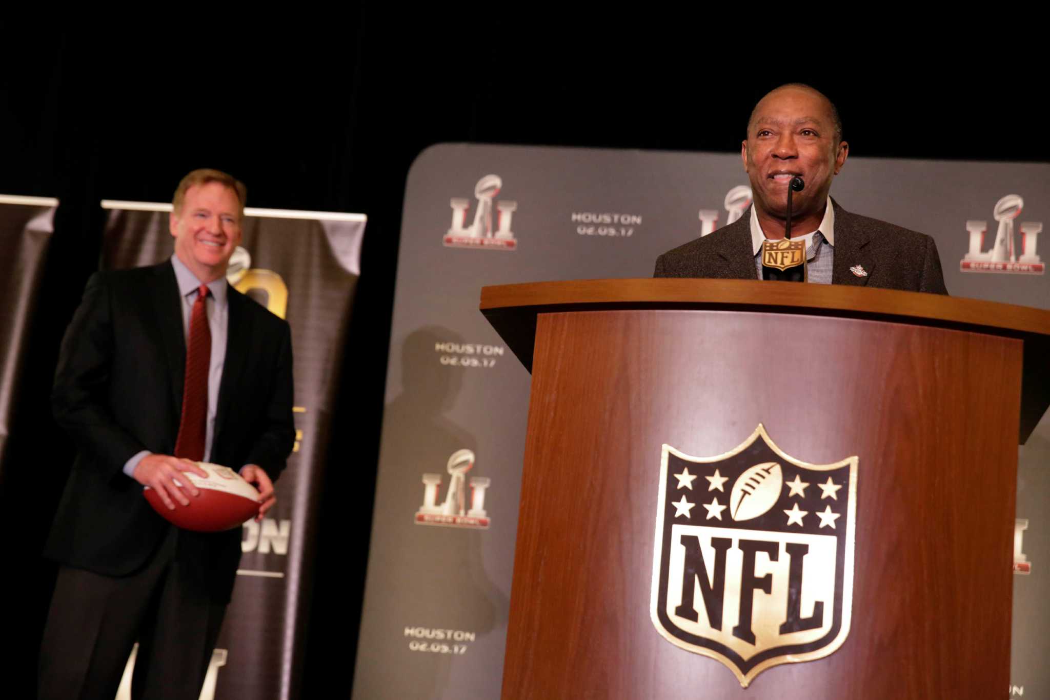 Torch is passed to Houston as next Super Bowl host