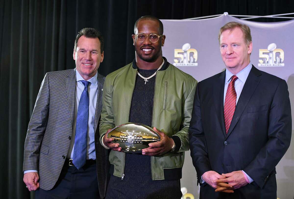 Von Miller with his Super Bowl rings : r/DenverBroncos