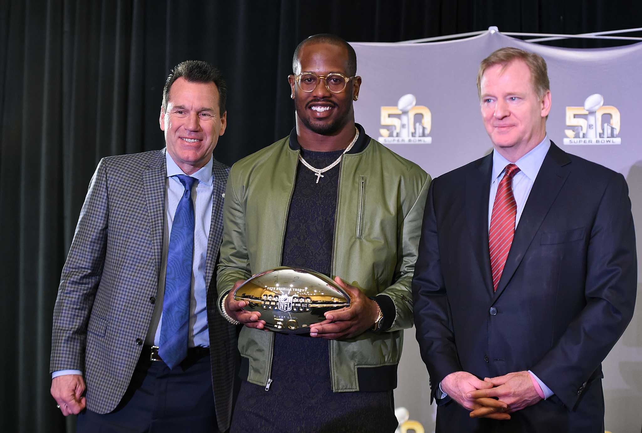 Super Bowl MVP Von Miller, coach Gary Kubiak bask in Broncos' victory