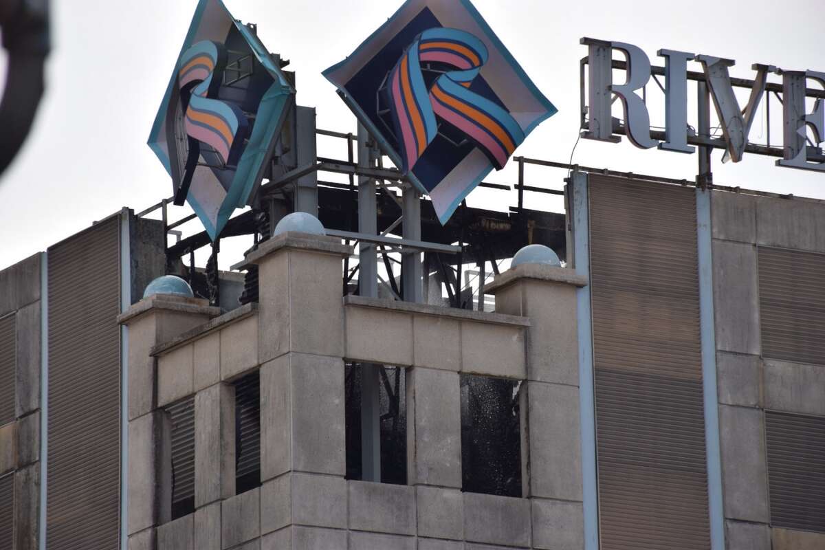 San Antonio fire crews respond to fire at parking garage of Shops at