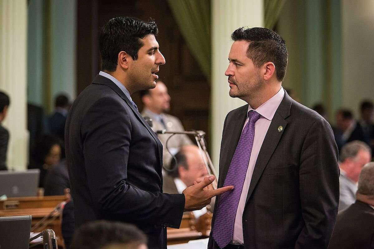 GOP Assemblyman Eric Linder, right, with Assemblyman Matt Dababheh. Assemblymember Matthew Dababneh (D-Van Nuys), left, and an unidentified assemblymember in the Assembly chambers, September 10, 2015 at the State Capitol in Sacramento, California.