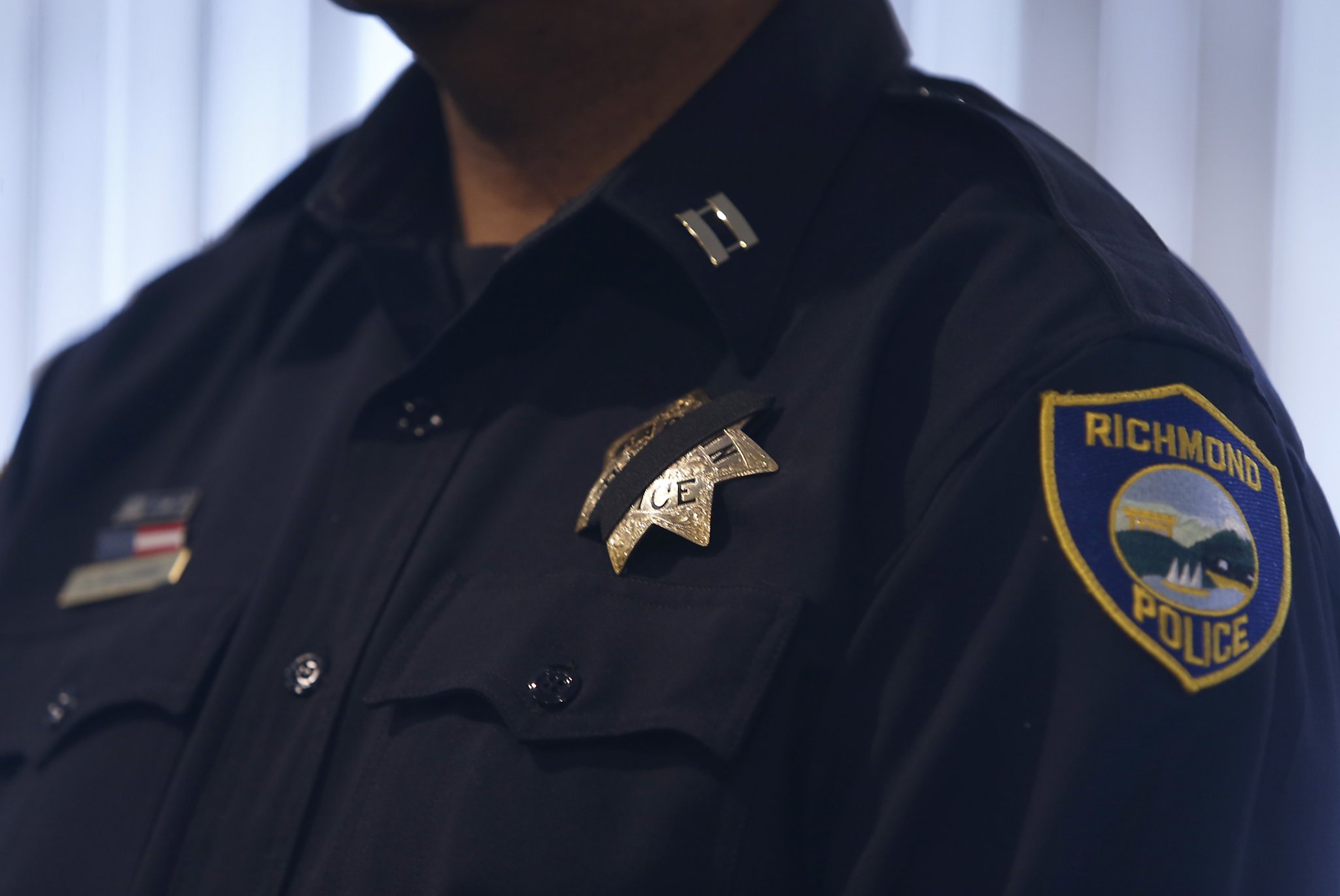 Officer evan solano (80) foto