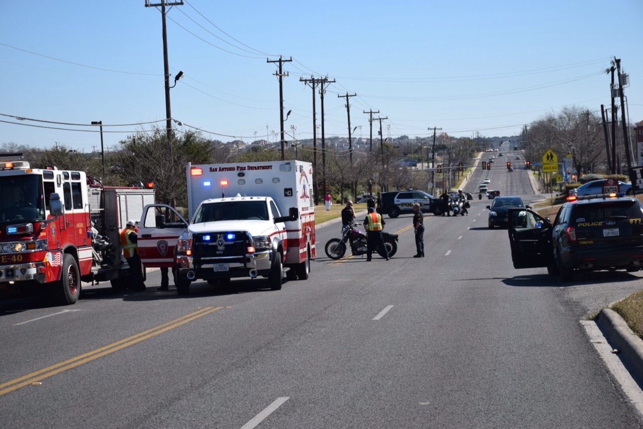 Man dies after crashing motorcycle on Northeast Side of San Antonio
