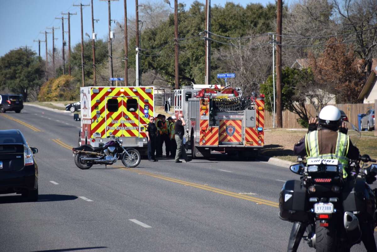 Man dies after crashing motorcycle on Northeast Side of San Antonio