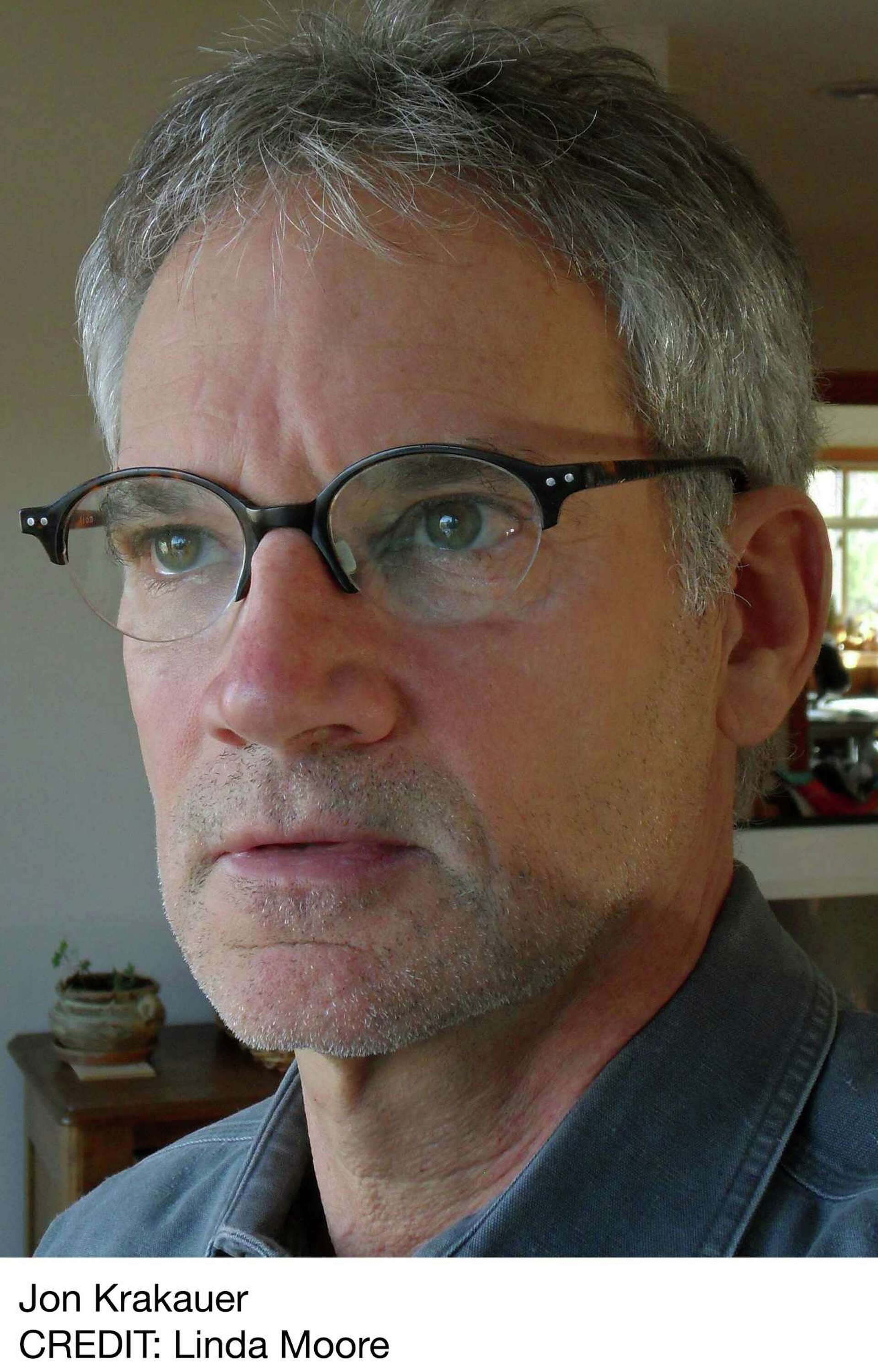 Jon Krakauer writes of people in difficult circumstances, image size:1920x2999