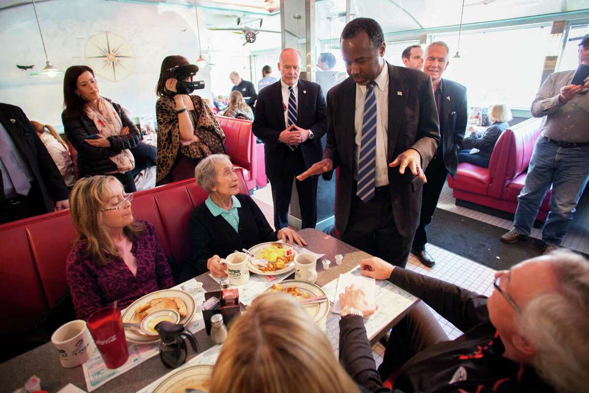 Republican presidential candidate Ben Carson speaks to patrons at The Airport Diner earlier this week in Manchester, New Hampshire. A reader says Carson was the victim of dirty tricks by another GOP hopeful, Sen. Ted Cruz.