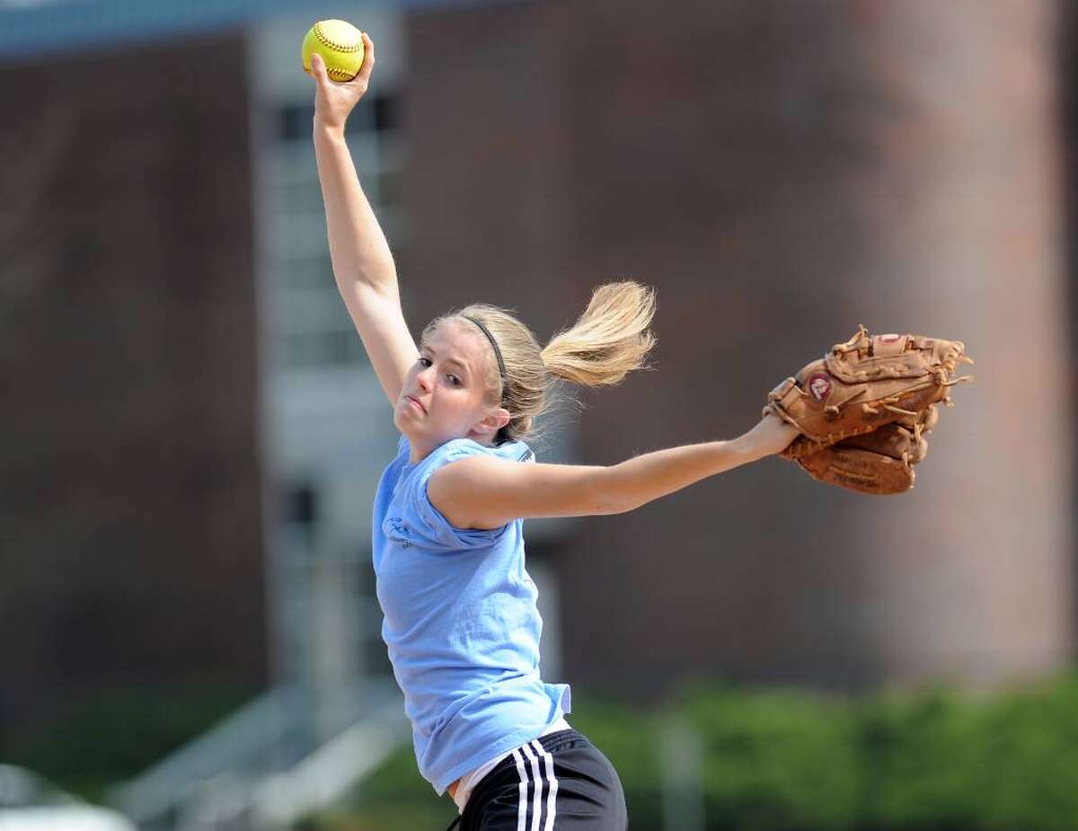 SOFTBALL PREVIEW Greenwich eyes turnaround in 2010