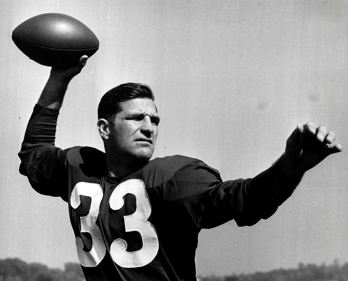 ﻿Sammy Baugh #33 of the Washington Redskins circa 1945 in Washington, DC. Baugh played for the Redskins from 1937-52.﻿