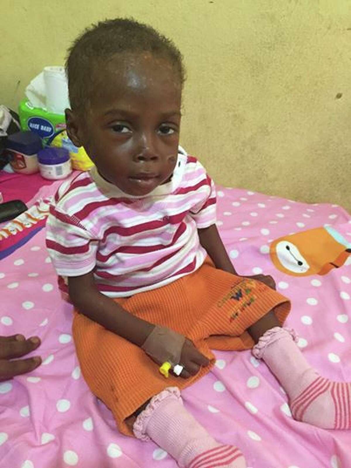 Humanitarian worker rescues starving Nigerian child in heartbreaking photos