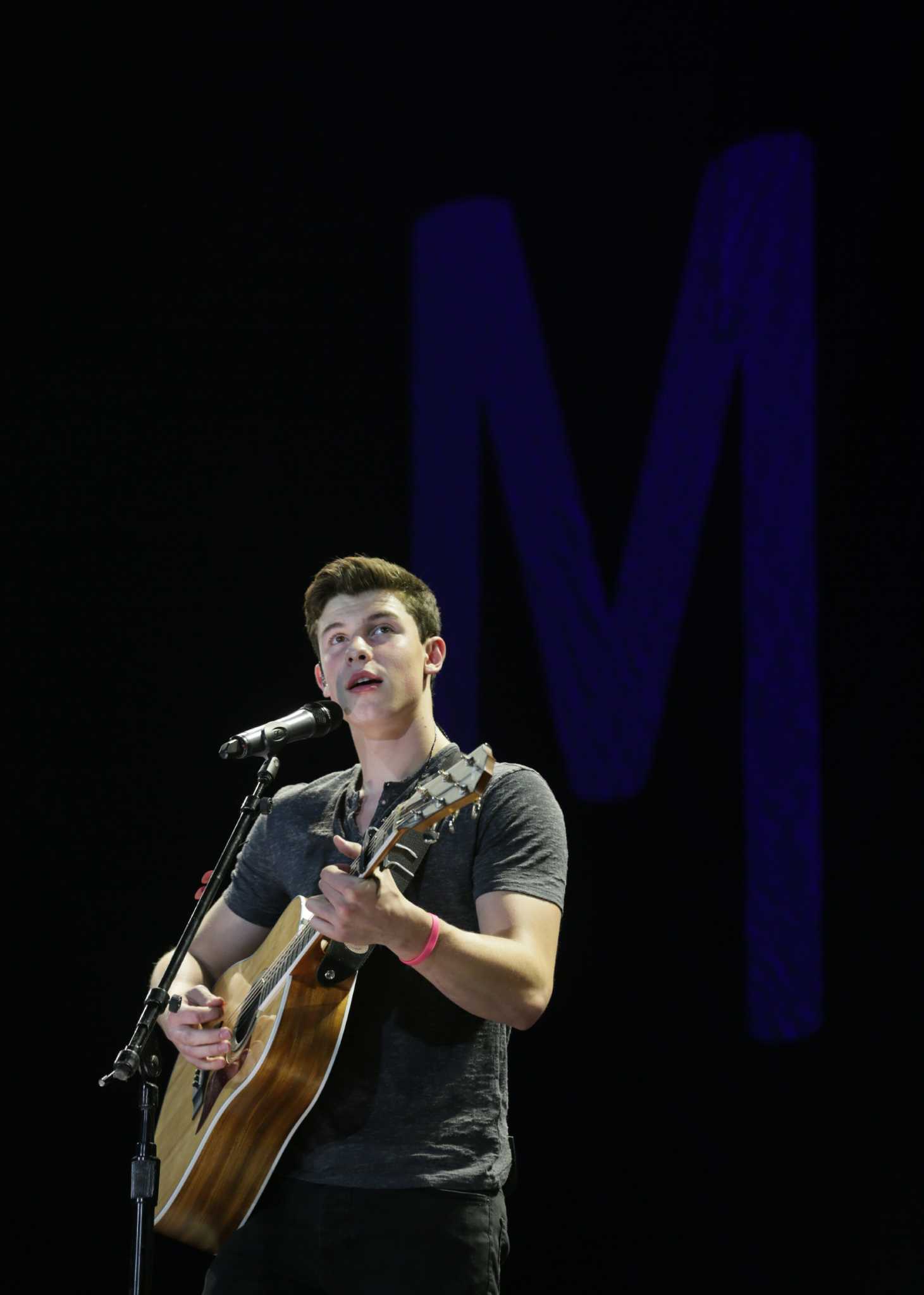 Shawn Mendes turns social-media success to success on the stage ...