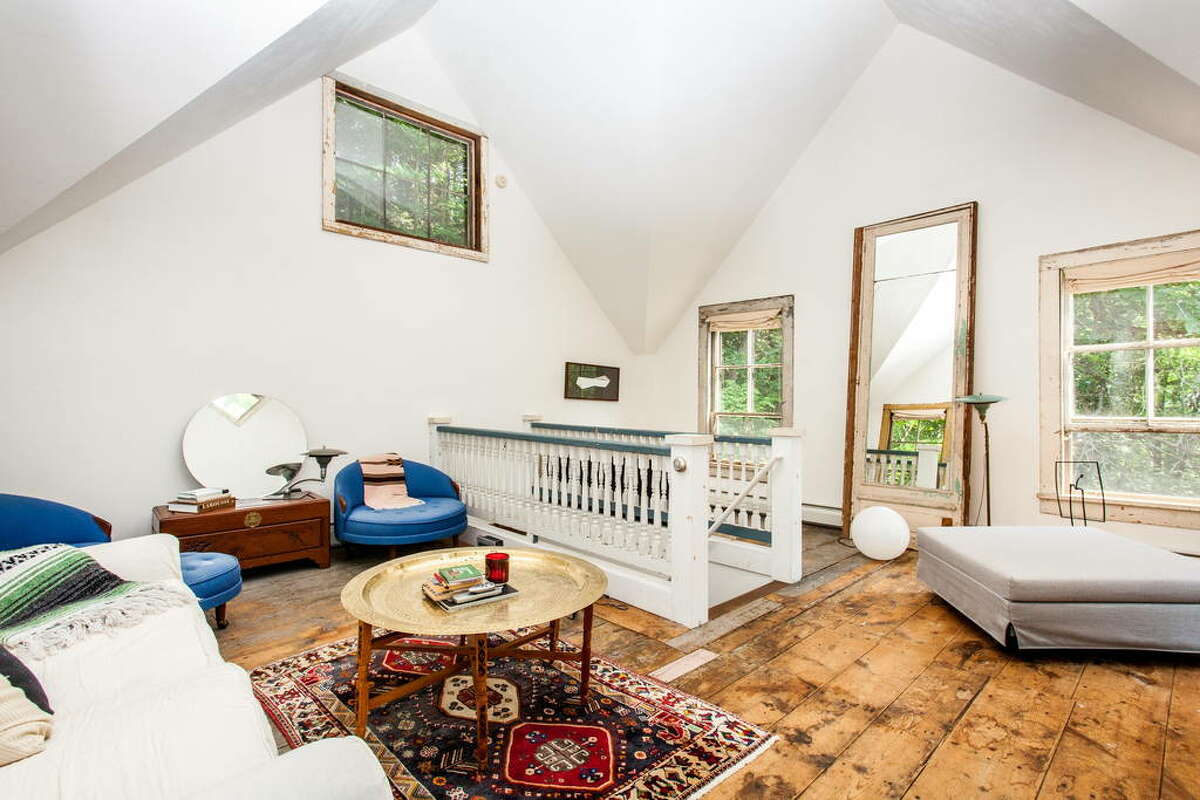 Victorian in the woods, West Cornwall $185 a night Description: Featured in New York Magazine; Three stories overlooking the town; Victorian house built in 1870.View full listing on airbnb