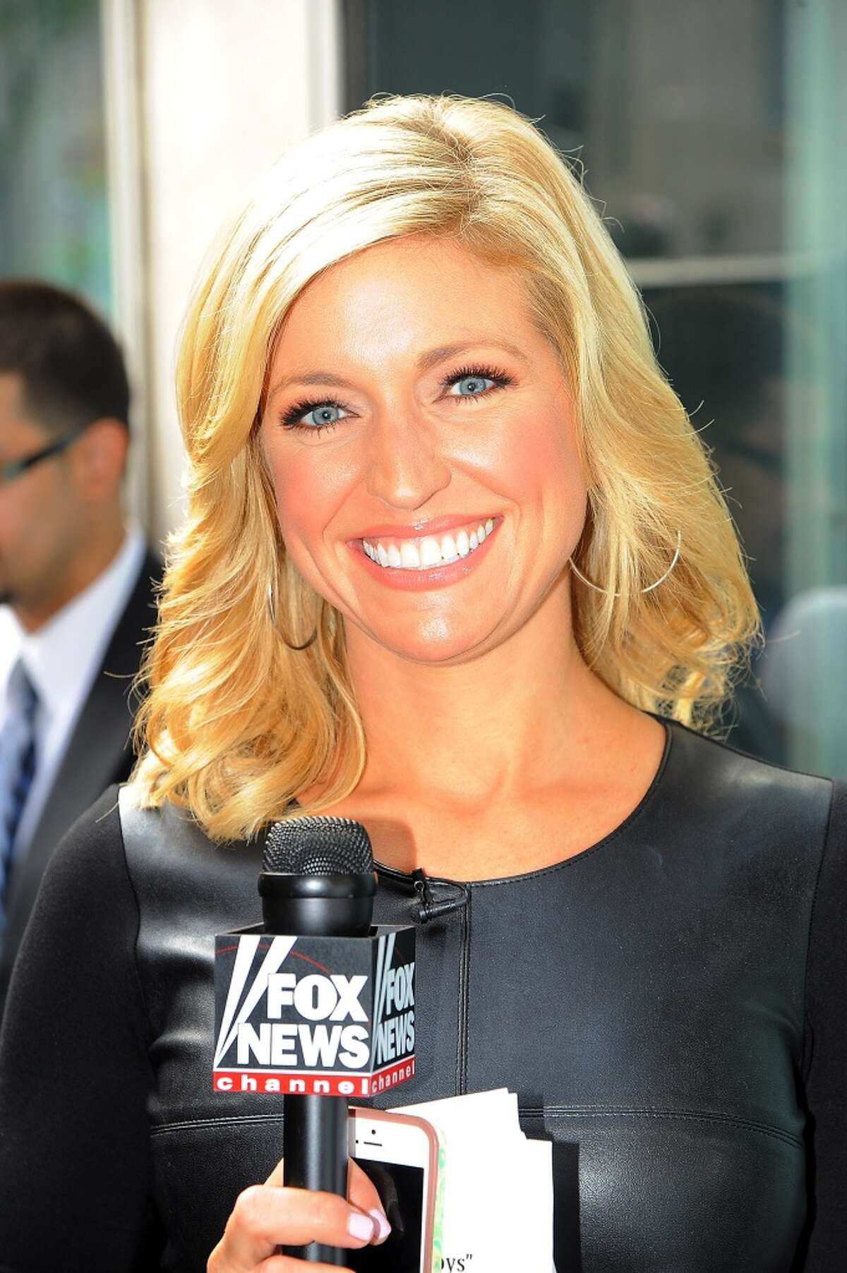 Ainsley Earhardt Porno - Ainsley Earhardt replaces Elisabeth Hasselbeck on 'Fox & Friends'