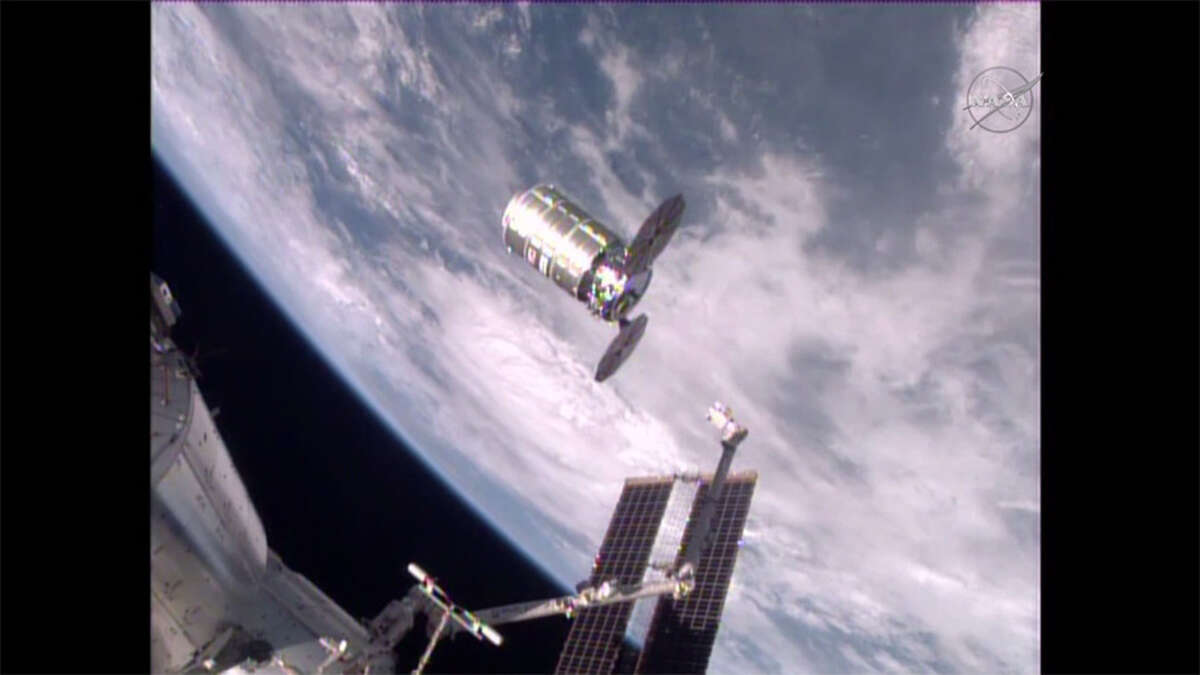 Nearly two tons of ISS trash departs space station