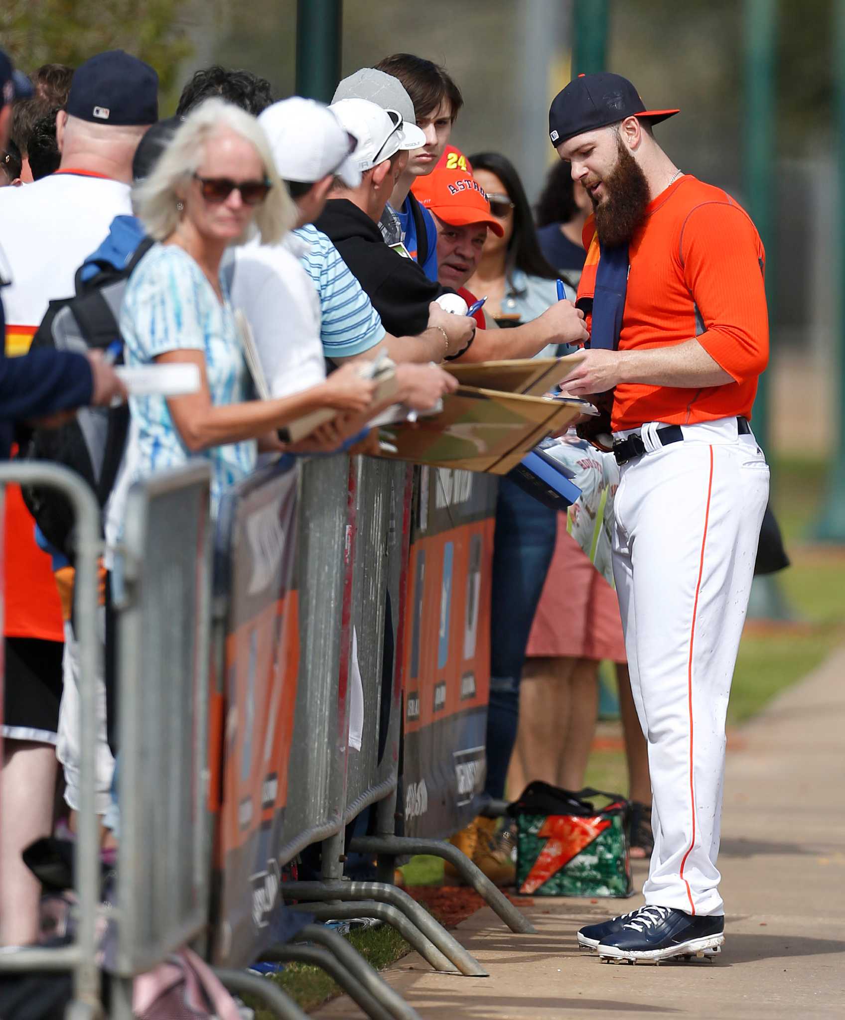 Dallas Keuchel says he'll eventually shave beard for charity