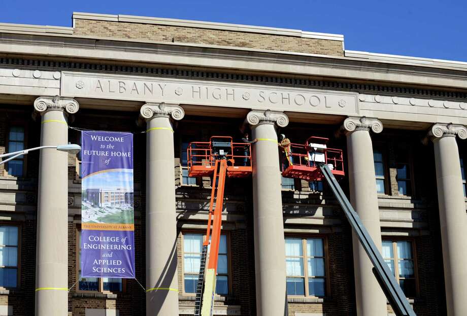 Former Albany High To Be Ualbany Engineering School Times Union University At Albany Workers Erect New Signs On The Former High School Building