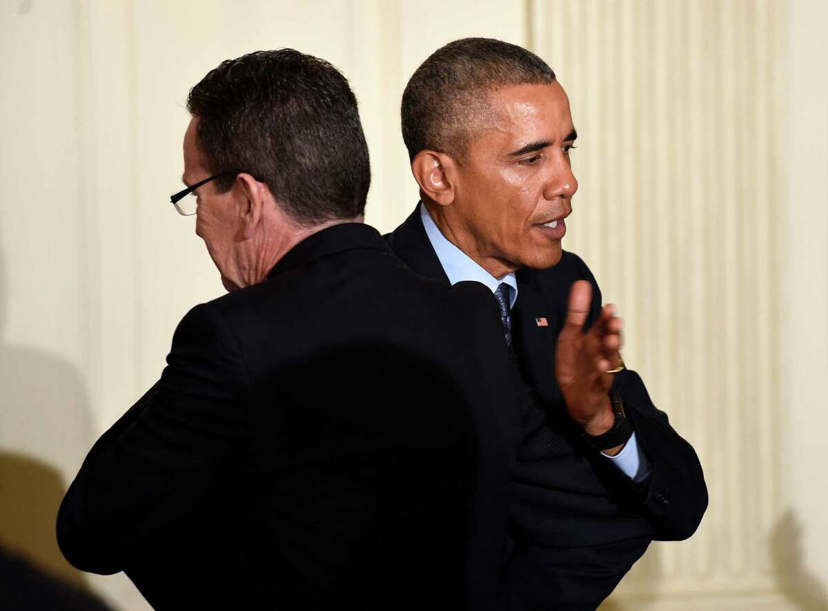 Обаму держат за галстук