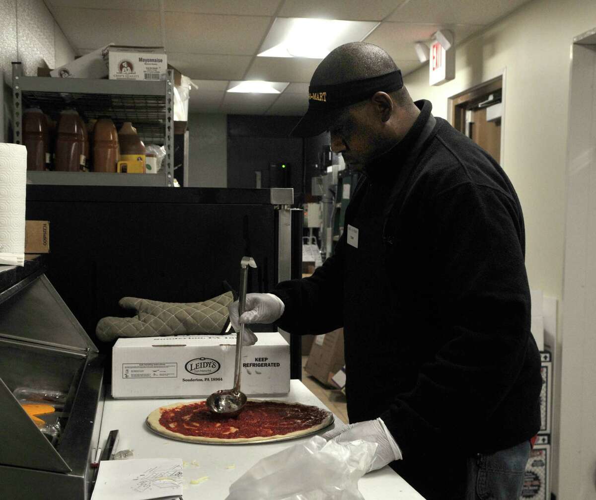 Familyowned deli chain puts its chips on North Greenbush