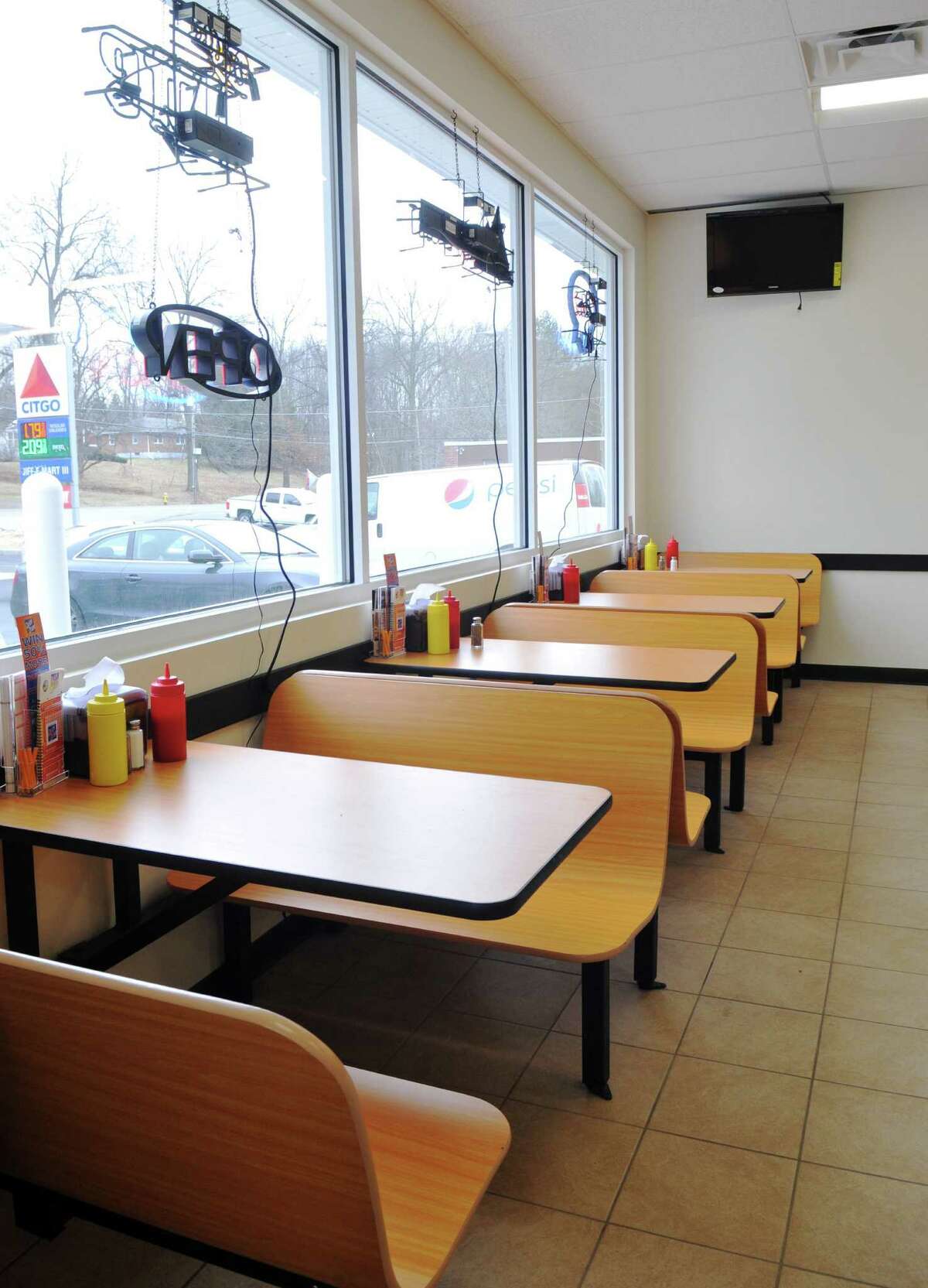 Familyowned deli chain puts its chips on North Greenbush