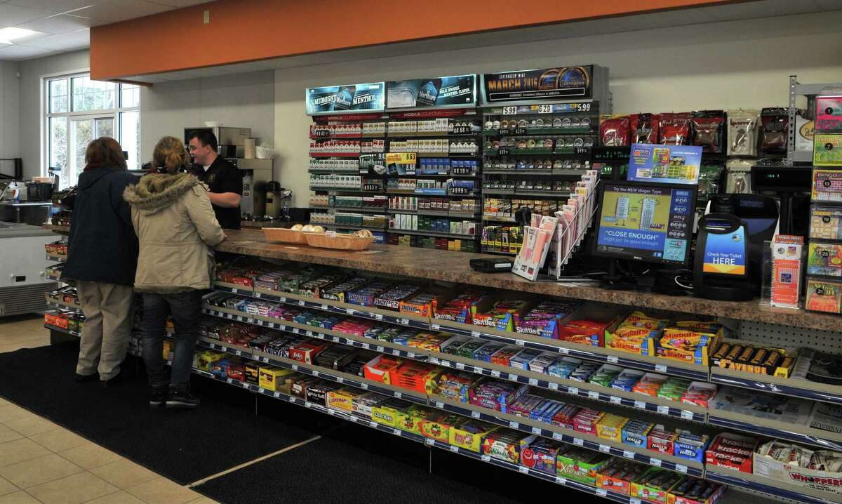 Familyowned deli chain puts its chips on North Greenbush