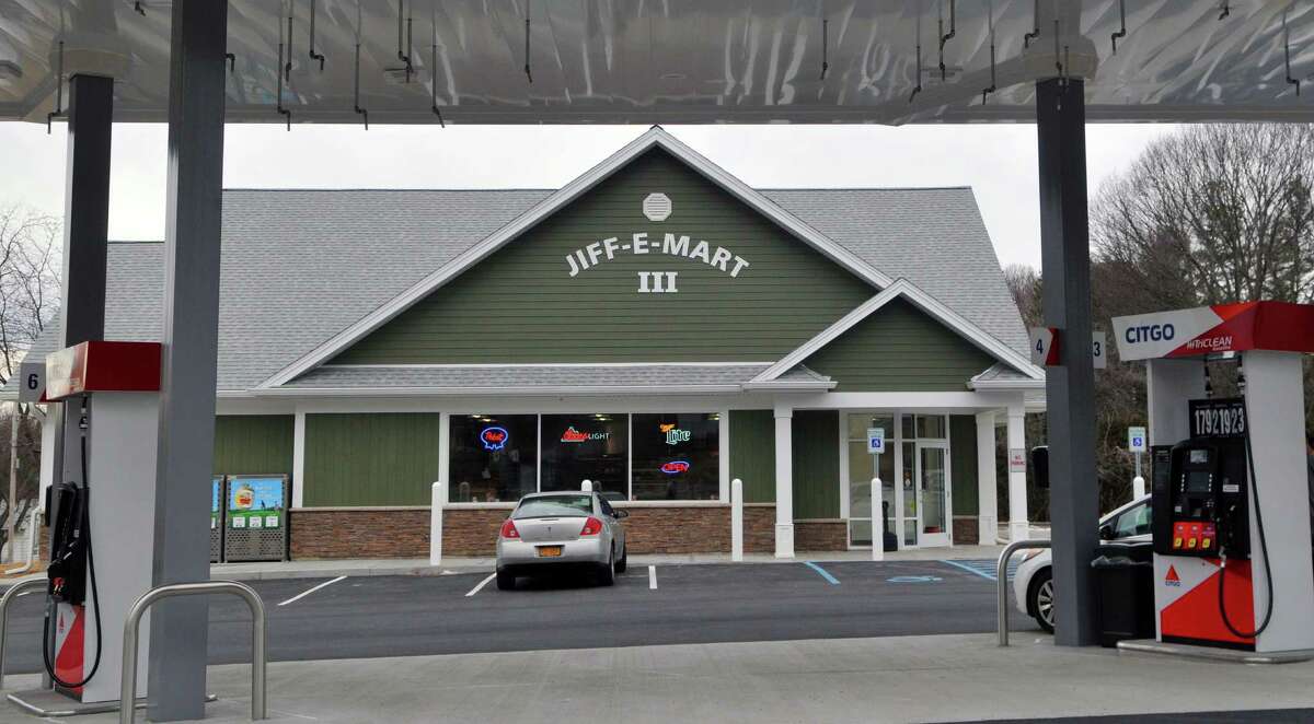 Familyowned deli chain puts its chips on North Greenbush