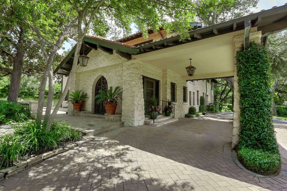 Built by one of San Antonio’s most influential families, the secluded Tobin Estate dates back to 1908 and features an Old Style stone main house with eight rooms, a swimming pool and a carriage house. The historic estate, once owned by Mr. and Mrs. Edgar Tobin, was listed at $2.9 million when it recently sold.