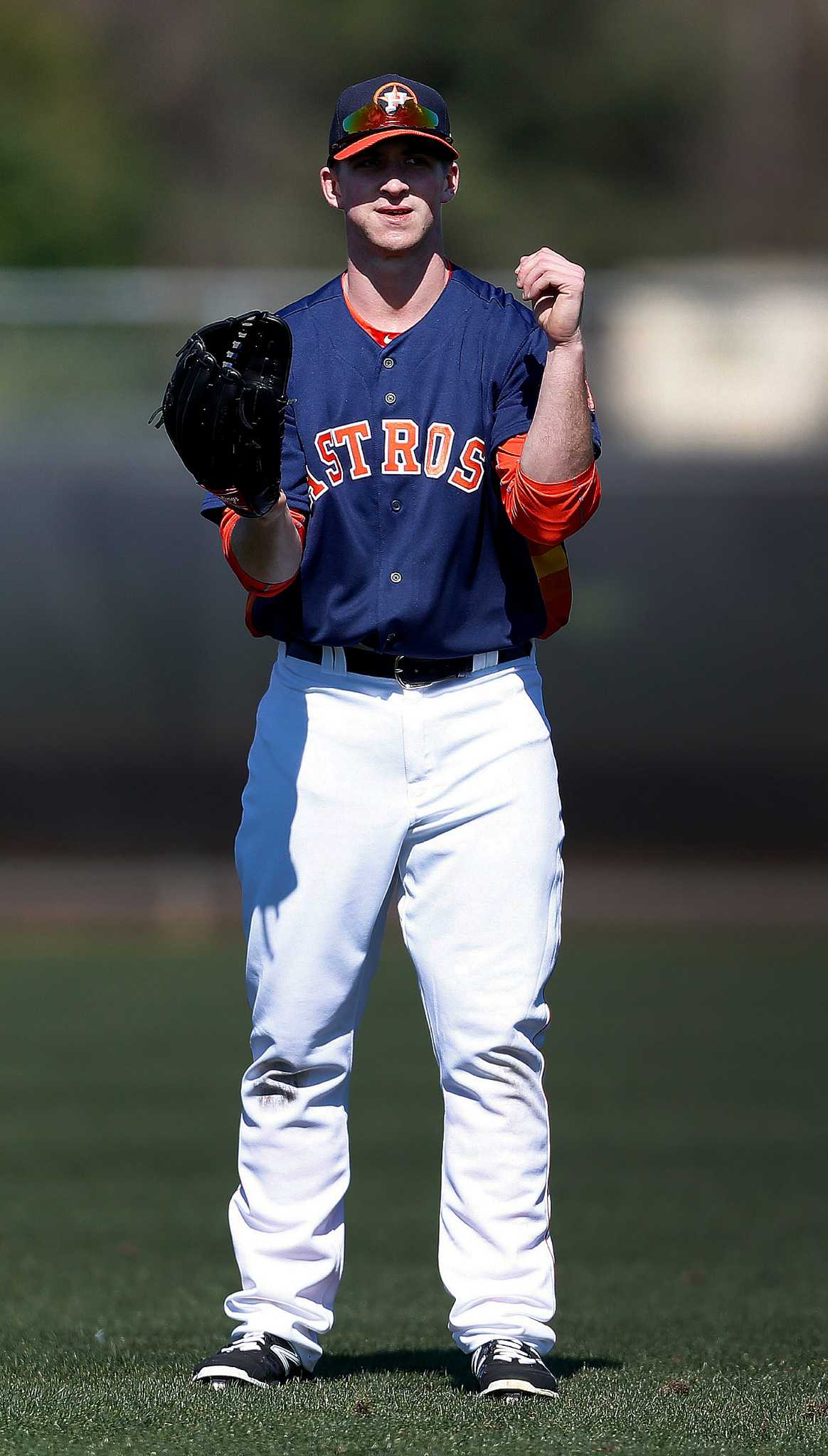 Roger Clemens gives Astros pitchers a split-finger tutorial