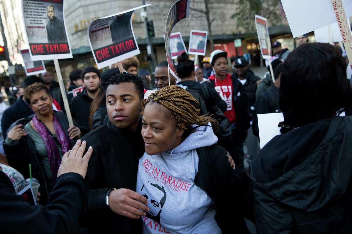 Protesters call for action following death of Che Taylor