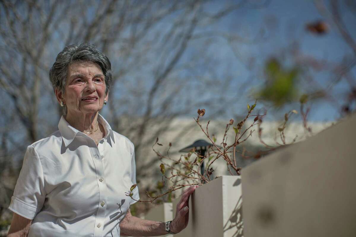 Renee Rabinowitz, a retired lawyer with a Ph.D. in educational psychology, at her home in Jerusalem, Feb. 25, 2016. Rabinowitz is about to become a test case in the battle over religion and gender in Israelâs public spaces â?” and the skies above â?” as the plaintiff in a lawsuit accusing El Al, the national airline, of discrimination. (Uriel Sinai/The New York Times)