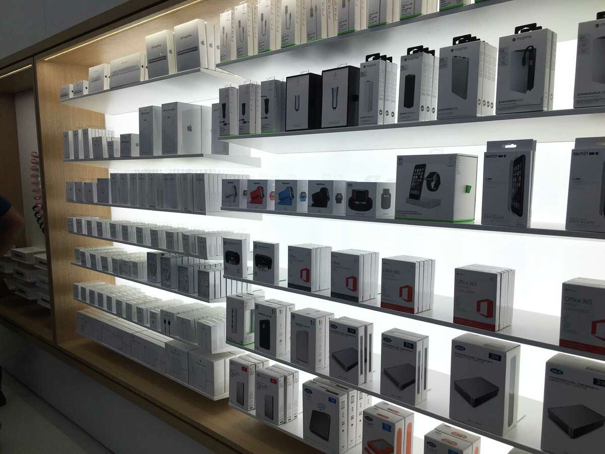 Apple opens redesigned store at Crossgates