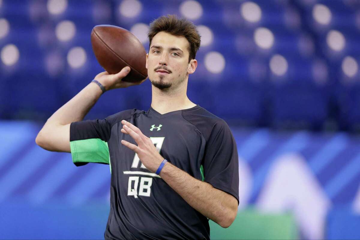 Memphis quarterback Paxton Lynch runs a drill at the NFL football scouting combine in Indianapolis, Saturday, Feb. 27, 2016. (AP Photo/Michael Conroy)